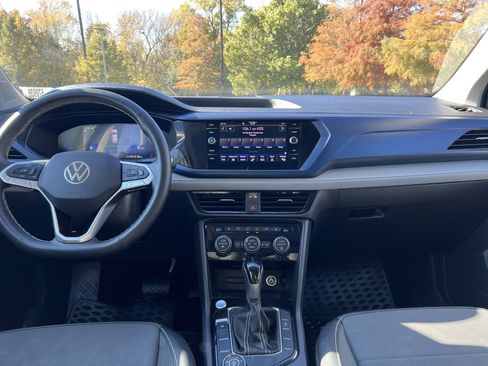 Certified 2024 Volkswagen Taos SE w/ Panoramic Sunroof Package image 27