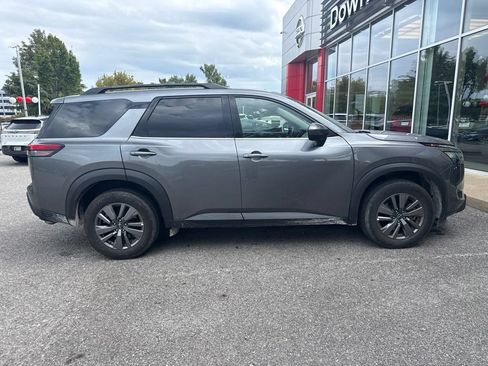 Used 2025 Nissan Pathfinder SV AWD/4WD image 2