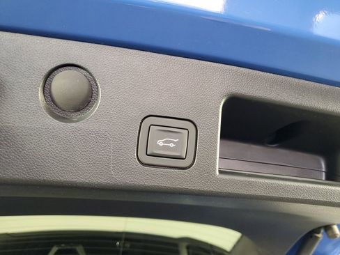 Used 2025 Chevrolet Equinox ACTIV w/ Safety and Technology Package image 32