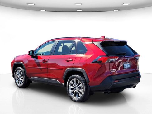 Used 2021 Toyota RAV4 XLE Premium AWD/4WD image 9