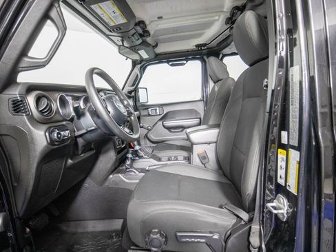 Used 2018 Jeep Wrangler Unlimited Sport image 9