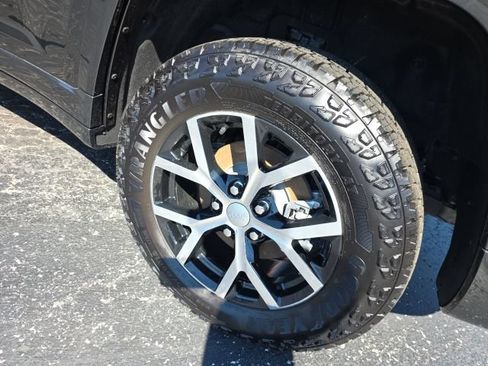 Used 2023 Jeep Grand Cherokee Overland w/ Adv Protech Group III AWD/4WD image 66