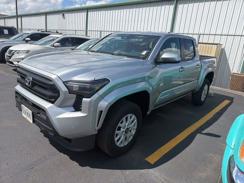 Used 2024 Toyota Tacoma SR5 w/ SR5 Upgrade Package image 9