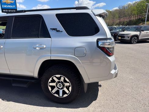 Used 2024 Toyota 4Runner TRD Off-Road Premium w/ Off Road Premium Plus Package AWD/4WD image 7