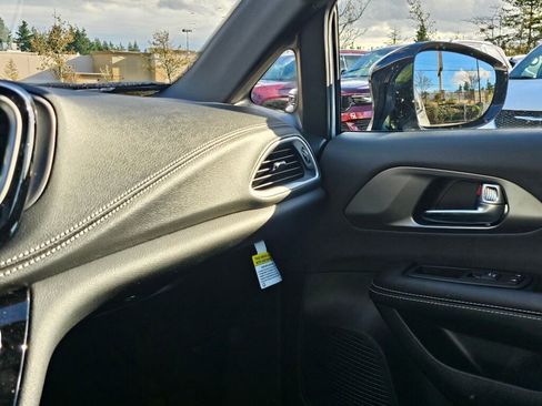 New 2026 Chrysler Pacifica Select image 24