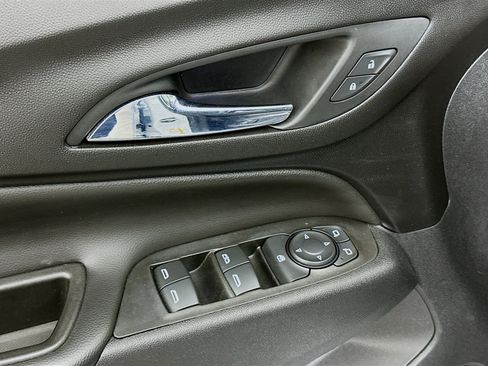 Used 2021 Chevrolet Equinox LT FWD image 15