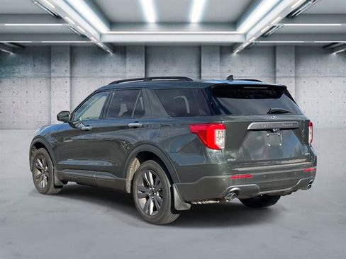 Used 2022 Ford Explorer XLT w/ Equipment Group 202A image 6