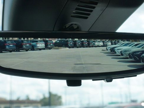 Used 2024 Chevrolet Traverse RS image 28