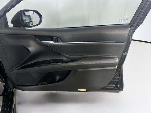 Used 2018 Toyota Camry XSE FWD image 31
