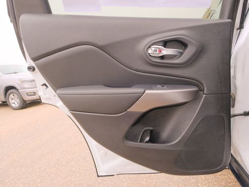 Used 2022 Jeep Cherokee Latitude Lux w/ Sun & Sound Group image 29