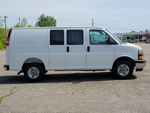 New 2026 GMC Savana 2500 w/ Driver Convenience Package RWD image 8
