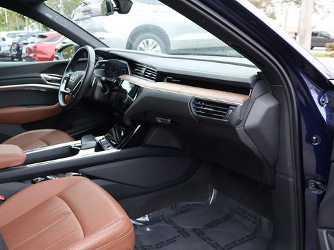 Used 2022 Audi e-tron Premium Plus w/ Premium Plus Package image 30