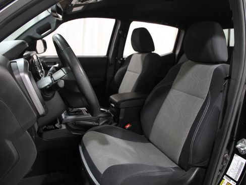 Used 2023 Toyota Tacoma TRD Off-Road image 5