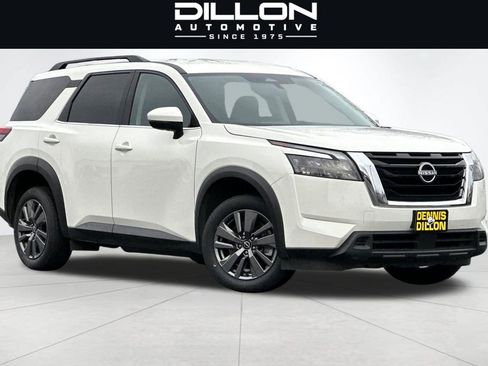 Used 2024 Nissan Pathfinder SV AWD/4WD image 2