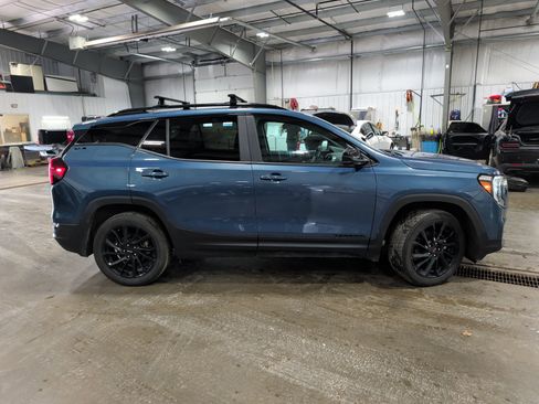 Used 2024 GMC Terrain SLE w/ Driver Convenience Package AWD/4WD image 2