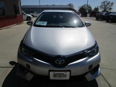 Used 2017 Toyota Corolla iM w/ Carpet Mat Package FWD image 4
