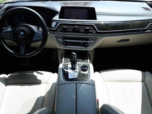 Used 2022 BMW 740i xDrive w/ M Sport Package AWD/4WD image 10