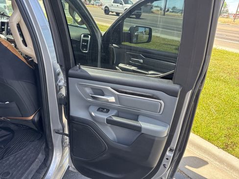 Used 2019 RAM 1500 Big Horn AWD/4WD image 11