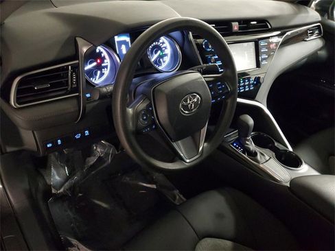 Used 2019 Toyota Camry LE image 14