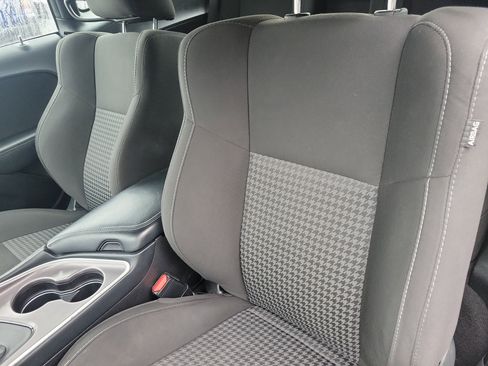 Used 2022 Dodge Challenger GT image 6