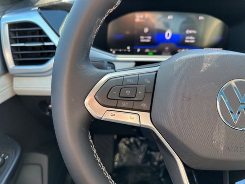 New 2026 Volkswagen Taos SE AWD/4WD image 37