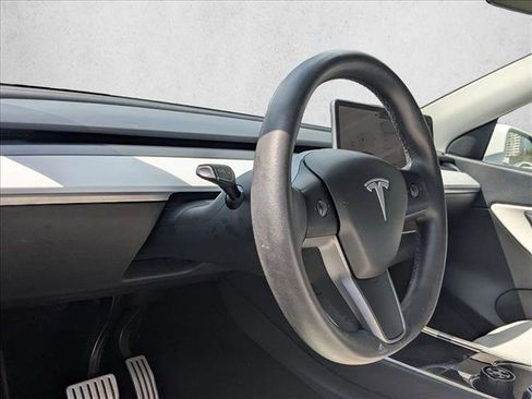 Used 2020 Tesla Model Y Performance image 10
