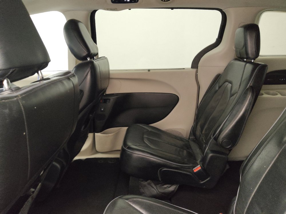 Used 2017 Chrysler Pacifica Limited FWD image 18