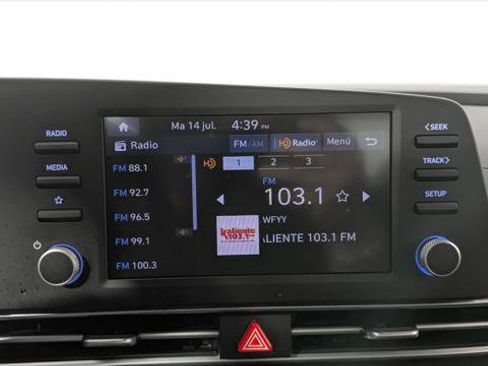 Used 2025 Hyundai Elantra SE FWD image 31
