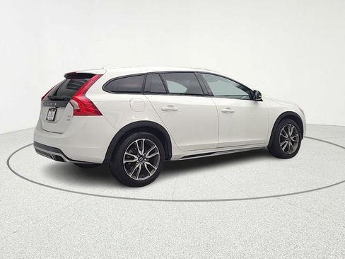 Used 2016 Volvo V60 T5 Cross Country image 8