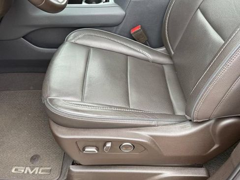 Used 2024 GMC Yukon XL Denali RWD image 30