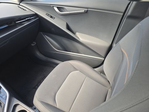 Certified 2025 Kia Niro LX FWD image 15