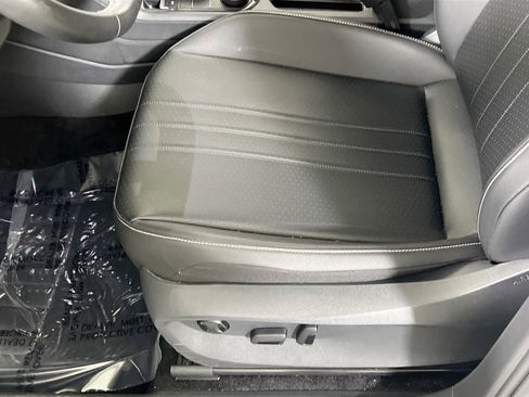 Used 2022 Volkswagen Tiguan SE image 18