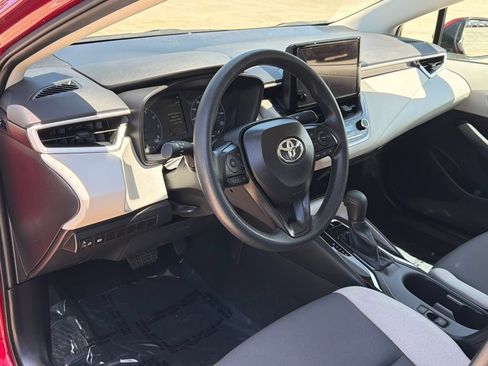 Used 2025 Toyota Corolla LE FWD image 17