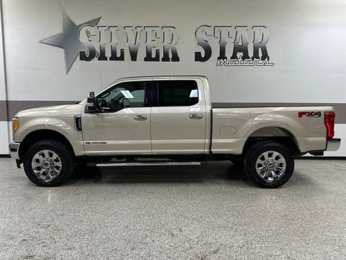 Used 2017 Ford F250 Lariat w/ Chrome Package image 11