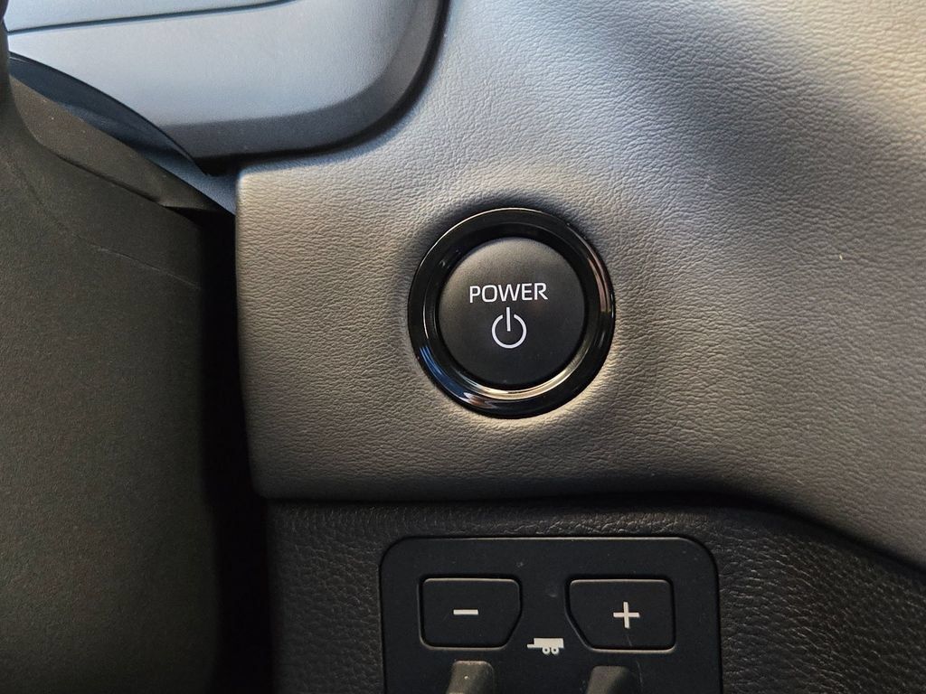Used 2025 Toyota Sequoia Platinum AWD/4WD image 21