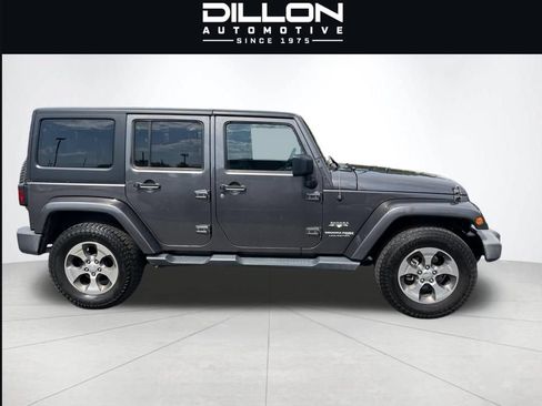 Used 2018 Jeep Wrangler Unlimited Sahara w/ Connectivity Group AWD/4WD image 3