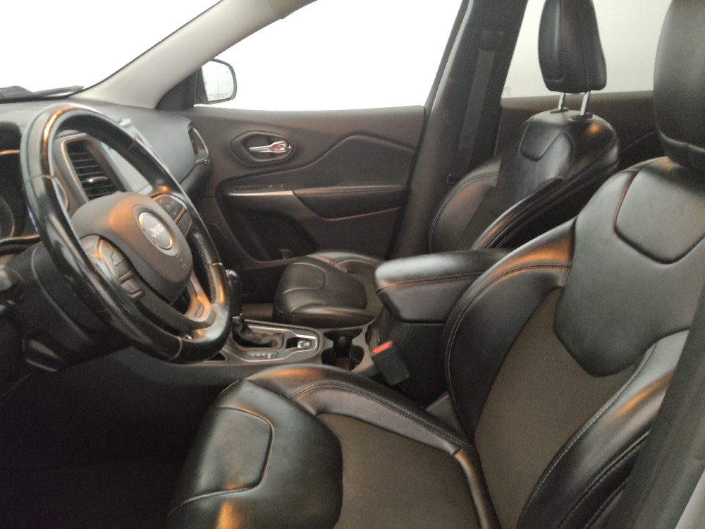 Used 2020 Jeep Cherokee Latitude Plus w/ Cold Weather Group FWD image 17