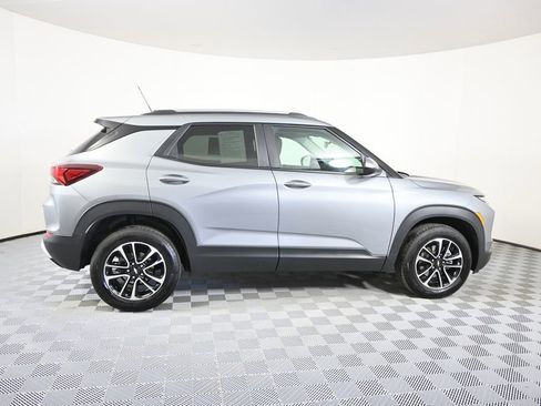 Used 2024 Chevrolet TrailBlazer LT w/ LT Cold Weather Package AWD/4WD image 7