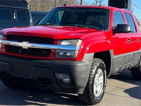 Used 2005 Chevrolet Avalanche Z71 w/ Sun And Sound Package image 2