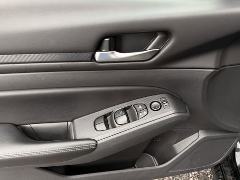 Used 2024 Nissan Altima 2.5 SV image 16