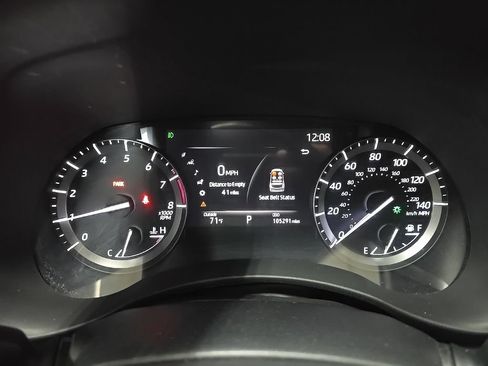 Used 2020 Toyota Highlander XLE AWD/4WD image 24