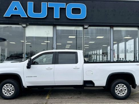 Used 2020 Chevrolet Silverado 2500 LT AWD/4WD image 2