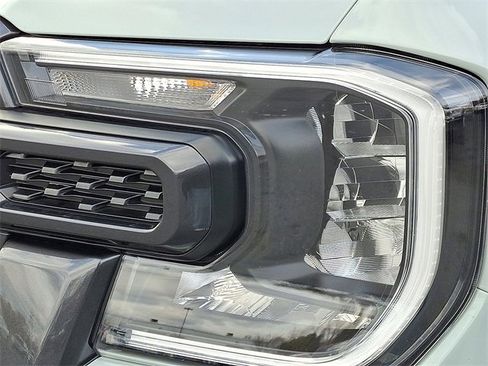 Used 2024 Ford Ranger XLT w/ Technology Package image 12