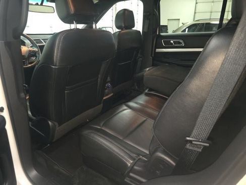Used 2017 Ford Explorer XLT w/ Equipment Group 202A AWD/4WD image 14