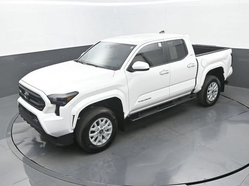 Used 2025 Toyota Tacoma SR5 RWD image 29
