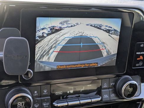 Used 2023 Toyota Highlander L image 18