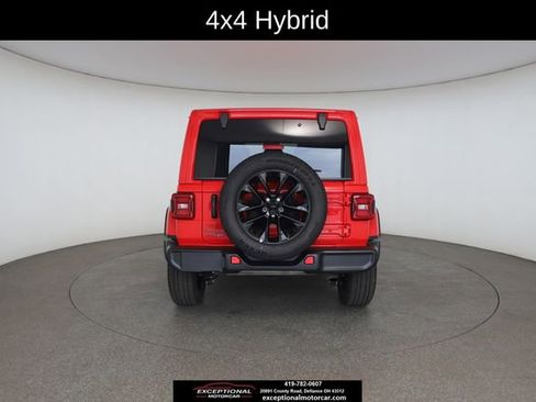 Used 2025 Jeep Wrangler Unlimited Sahara AWD/4WD image 15