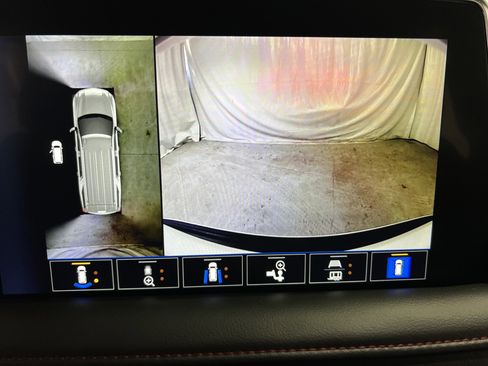 Used 2023 Chevrolet Suburban RST w/ Luxury Package image 21