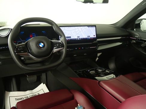 Certified 2025 BMW 530i image 18
