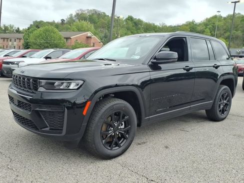 New 2026 Jeep Grand Cherokee Altitude AWD/4WD image 2